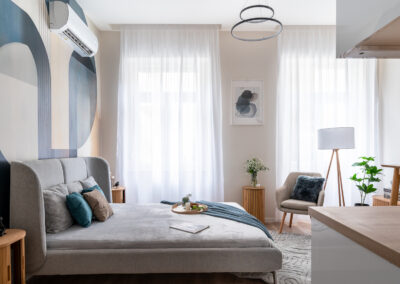 DM2 stúdiólakás enteriőr – Déri Miksa projekt, home staging és styling