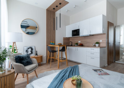 DM2 stúdiólakás enteriőr – Déri Miksa projekt, kis lakás home staging styling